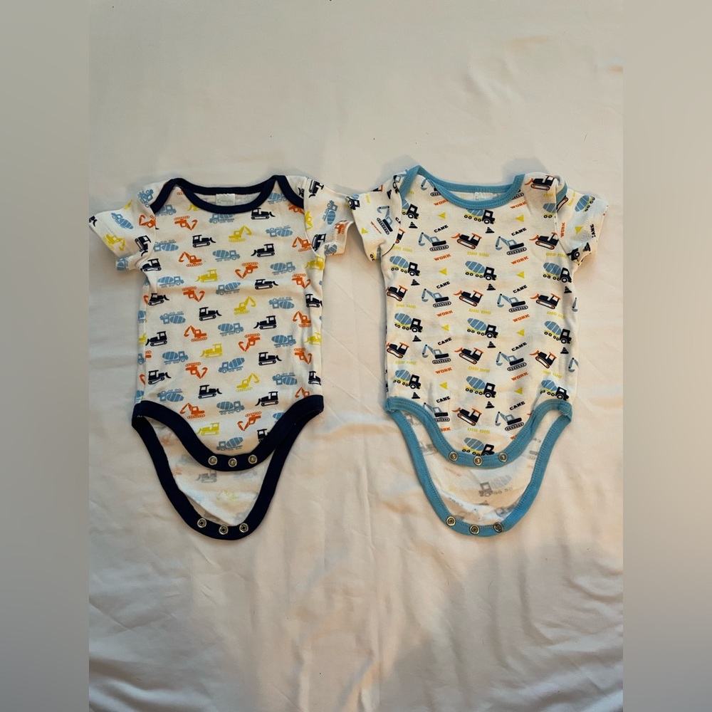 Baby Kiss Onesies | Construction Onesies | Size: 3-6  months